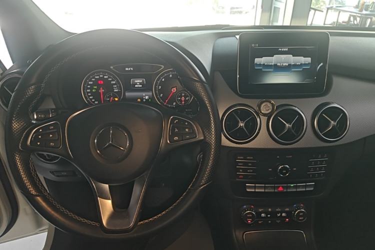 Used Mercedes-Benz B-Class 2015 B 200 Fashion Model Center Console