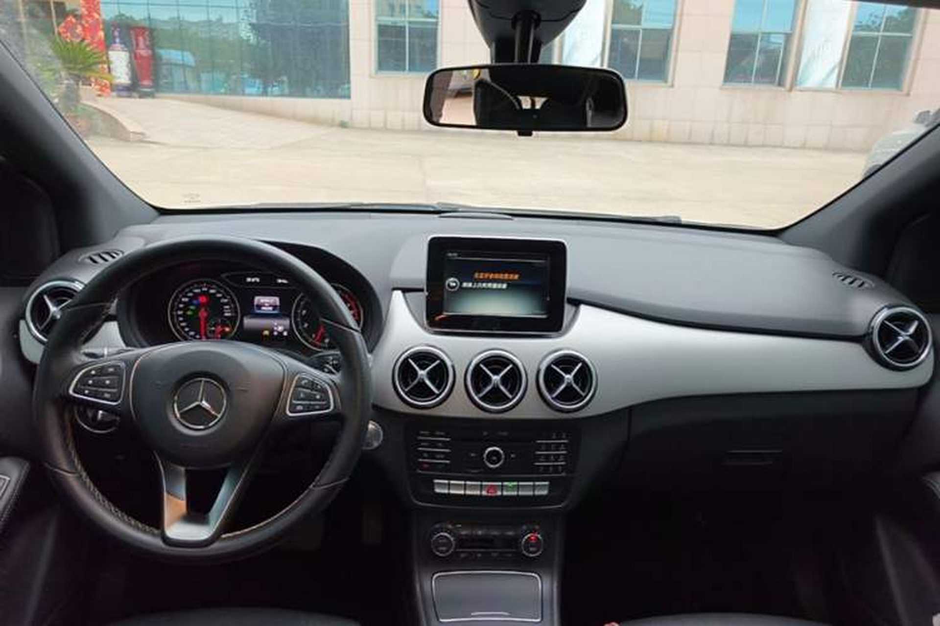 Used Mercedes-Benz B-Class 2015 B 200 Fashion Model Center Console