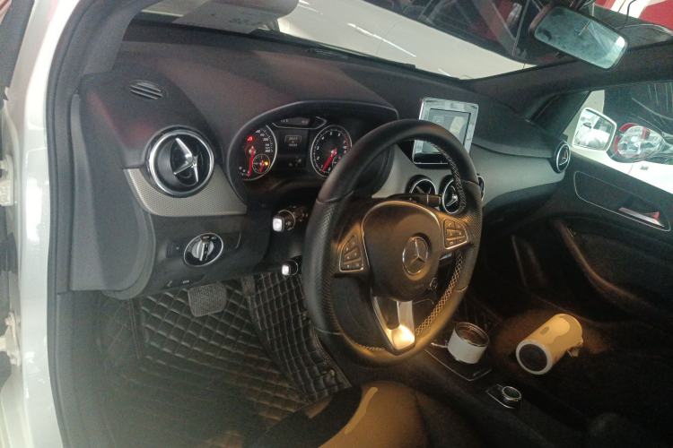 Used Mercedes-Benz B-Class 2015 B 200 Fashion Model Center Console