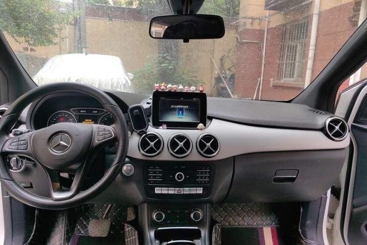 Used Mercedes-Benz B-Class 2015 B 200 Sport Edition Center Console