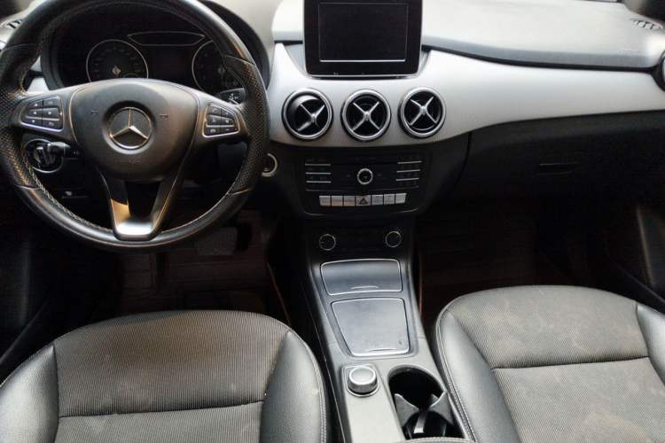 Used Mercedes-Benz B-Class 2015 B 200 Sport Edition Center Console