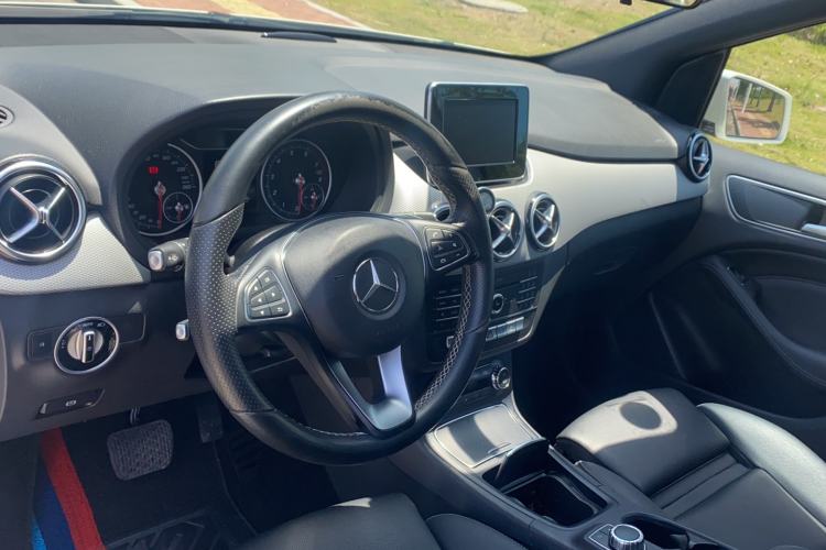 Used Mercedes-Benz B-Class 2015 B 200 Fashion Model Center Console