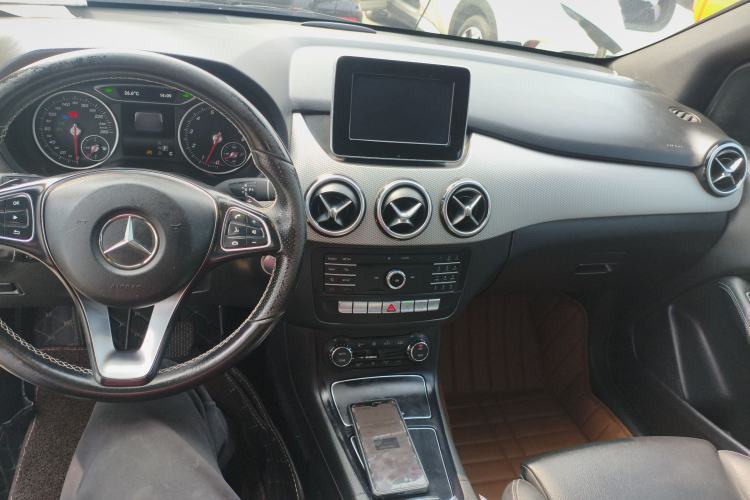 Used Mercedes-Benz B-Class 2015 B 200 Fashion Model Center Console