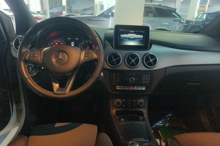 Used Mercedes-Benz B-Class 2015 B 200 Sport Edition Center Console