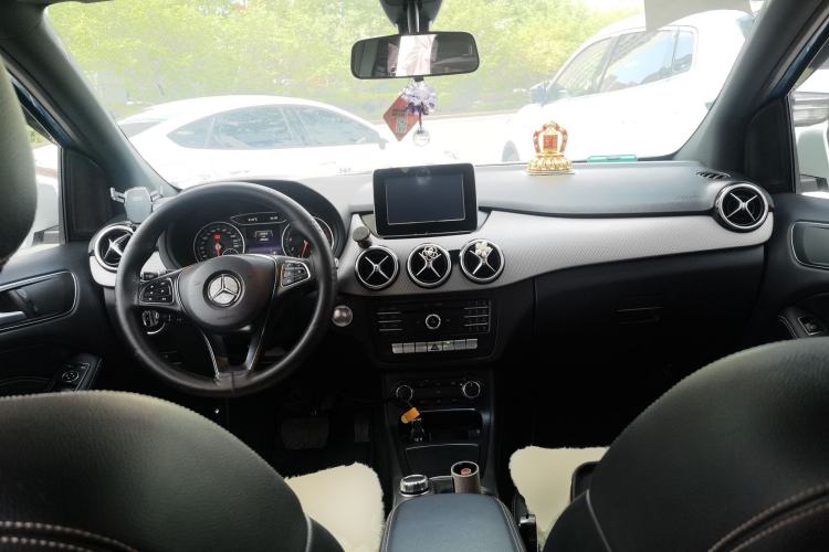 Used Mercedes-Benz B-Class 2015 B 200 Fashion Model Center Console