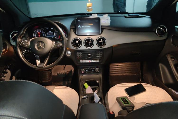 Used Mercedes-Benz B-Class 2015 B 200 Luxury Model Center Console