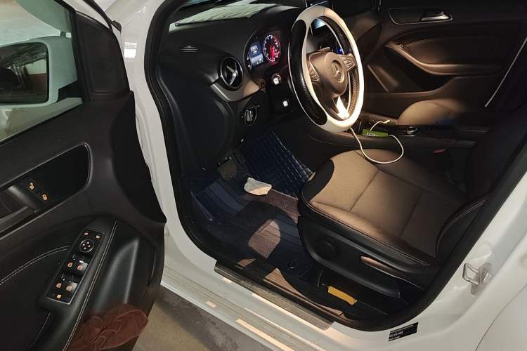 Used Mercedes-Benz B-Class 2015 B 200 Sport Edition Driver Seat