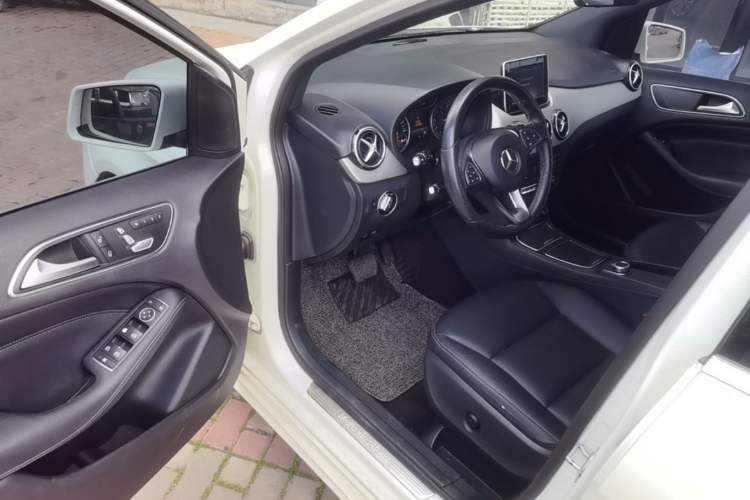 Used Mercedes-Benz B-Class 2015 B 200 Fashion Model Driver Seat