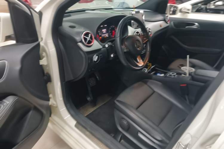 Used Mercedes-Benz B-Class 2015 B 200 Sport Edition Driver Seat