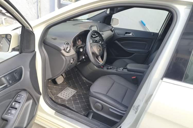 Used Mercedes-Benz B-Class 2015 B 200 Sport Edition Driver Seat