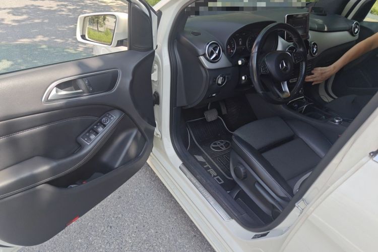 Used Mercedes-Benz B-Class 2015 B 200 Sport Edition Driver Seat