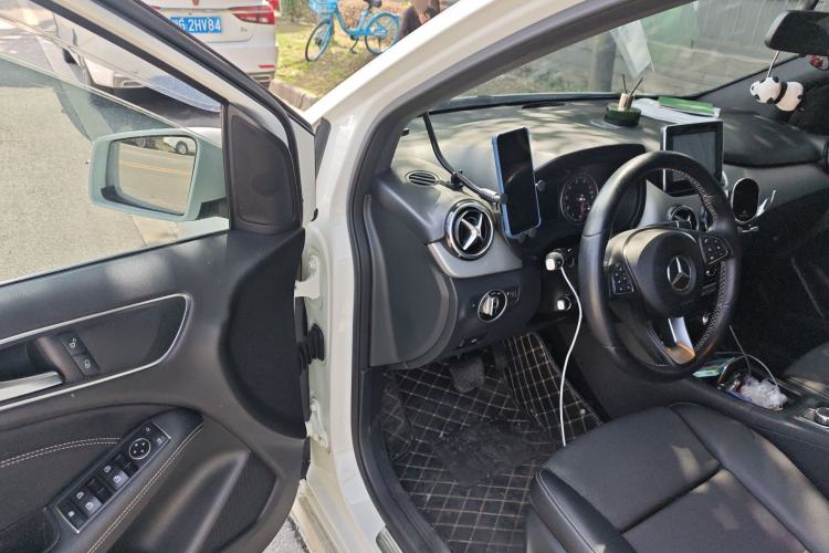 Used Mercedes-Benz B-Class 2015 B 200 Sport Edition Driver Seat