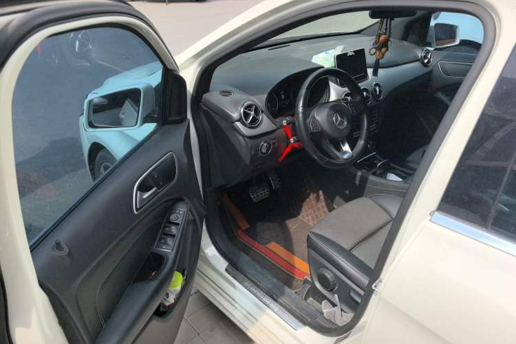 Used Mercedes-Benz B-Class 2015 B 200 Sport Edition Driver Seat