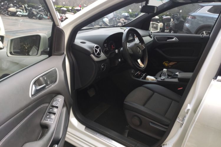 Used Mercedes-Benz B-Class 2015 B 200 Sport Edition Driver Seat
