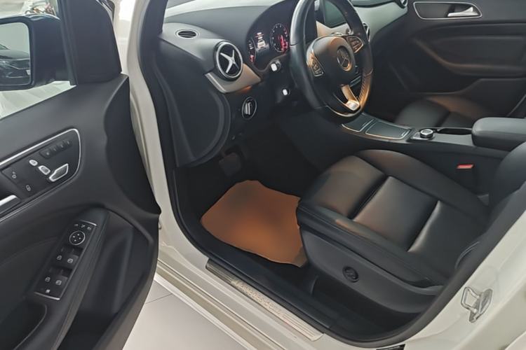 Used Mercedes-Benz B-Class 2015 B 200 Luxury Model Driver Seat