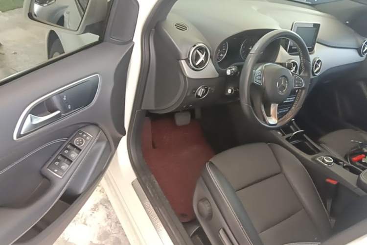 Used Mercedes-Benz B-Class 2015 B 200 Sport Edition Driver Seat
