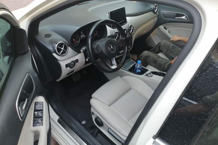 Used Mercedes-Benz B-Class 2015 B 200 Sport Edition Driver Seat