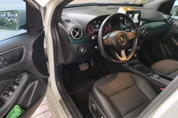 Used Mercedes-Benz B-Class 2015 B 200 Sport Edition Driver Seat