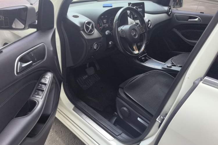 Used Mercedes-Benz B-Class 2015 B 200 Sport Edition Driver Seat