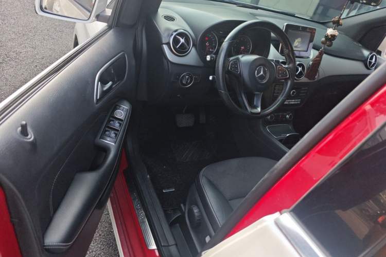 Used Mercedes-Benz B-Class 2015 B 200 Sport Edition Driver Seat