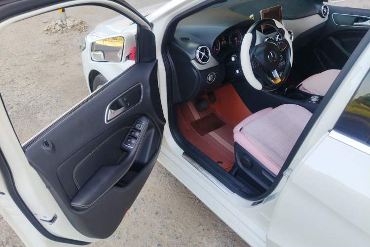 Used Mercedes-Benz B-Class 2015 B 200 Sport Edition Driver Seat