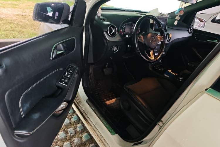 Used Mercedes-Benz B-Class 2015 B 200 Sport Edition Driver Seat