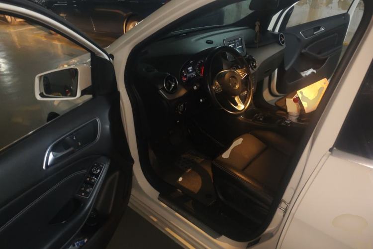 Used Mercedes-Benz B-Class 2015 B 200 Sport Edition Driver Seat