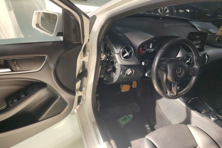 Used Mercedes-Benz B-Class 2015 B 200 Sport Edition Driver Seat