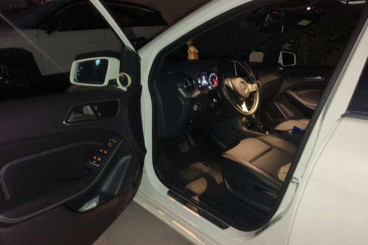 Used Mercedes-Benz B-Class 2015 B 200 Sport Edition Driver Seat
