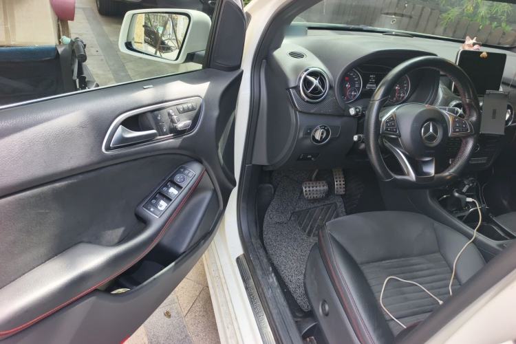 Used Mercedes-Benz B-Class 2015 B 260 Sport Edition Driver Seat