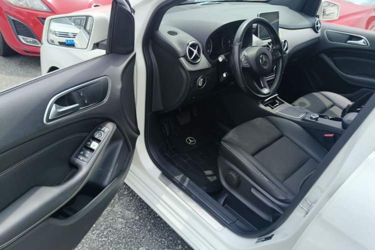 Used Mercedes-Benz B-Class 2015 B 200 Sport Edition Driver Seat