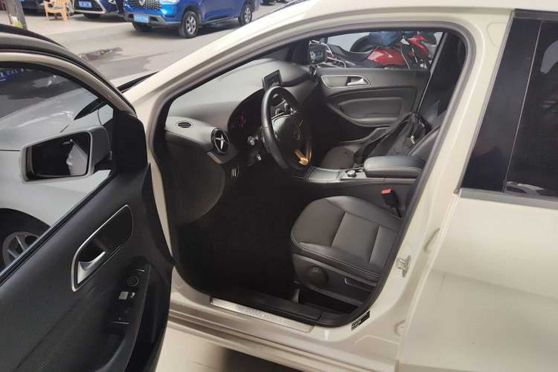 Used Mercedes-Benz B-Class 2015 B 200 Sport Edition Driver Seat