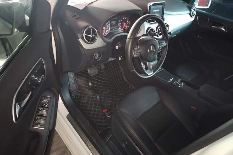 Used Mercedes-Benz B-Class 2015 B 200 Fashion Model Driver Seat