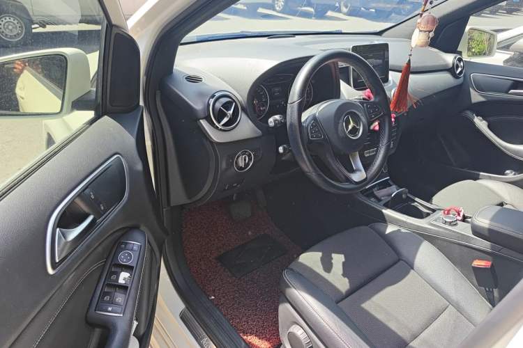 Used Mercedes-Benz B-Class 2015 B 200 Sport Edition Driver Seat