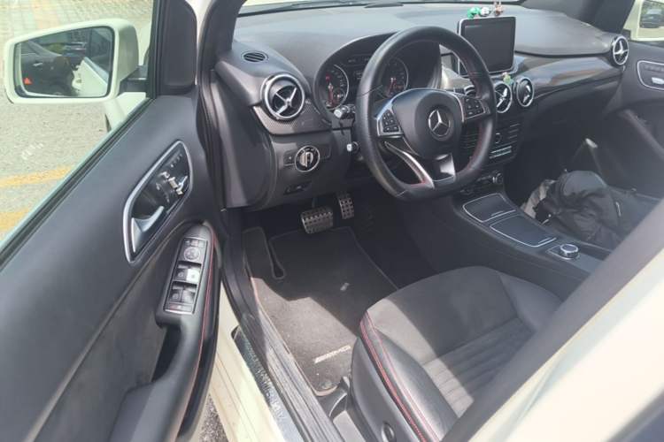 Used Mercedes-Benz B-Class 2015 B 260 Sport Edition Driver Seat
