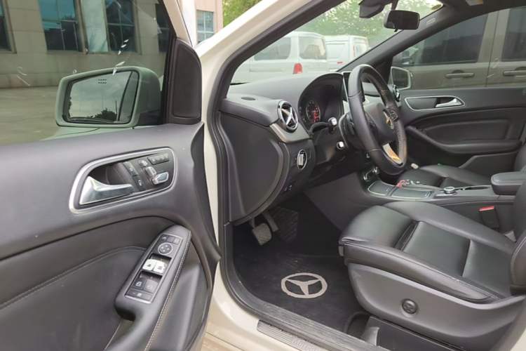 Used Mercedes-Benz B-Class 2015 B 200 Fashion Model Driver Seat
