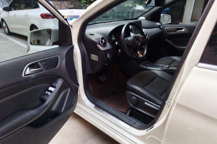 Used Mercedes-Benz B-Class 2015 B 200 Sport Edition Driver Seat