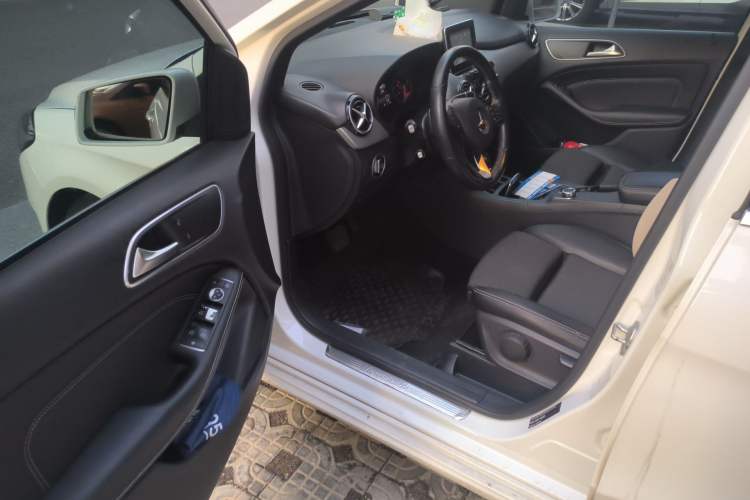 Used Mercedes-Benz B-Class 2015 B 200 Sport Edition Driver Seat