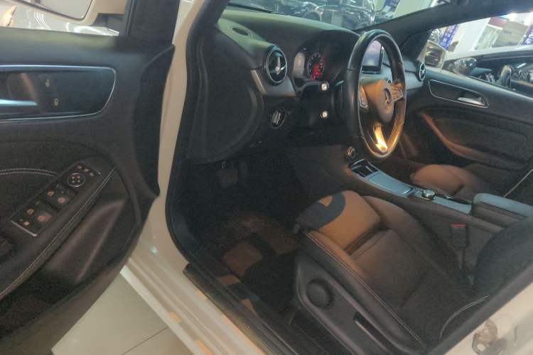 Used Mercedes-Benz B-Class 2015 B 200 Sport Edition Driver Seat