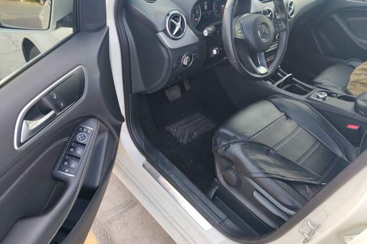 Used Mercedes-Benz B-Class 2015 B 200 Sport Edition Driver Seat