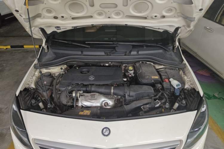 Used Mercedes-Benz B-Class 2015 B 200 Sport Edition Engine Bay