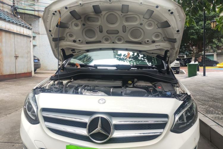 Used Mercedes-Benz B-Class 2015 B 200 Fashion Model Engine Bay