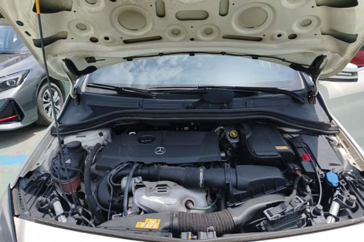 Used Mercedes-Benz B-Class 2015 B 200 Sport Edition Engine Bay