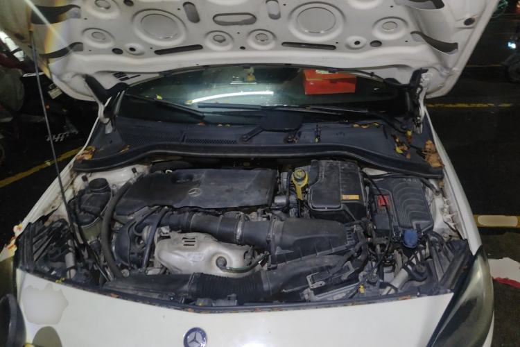 Used Mercedes-Benz B-Class 2015 B 200 Sport Edition Engine Bay