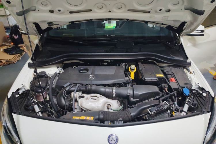 Used Mercedes-Benz B-Class 2015 B 200 Fashion Model Engine Bay