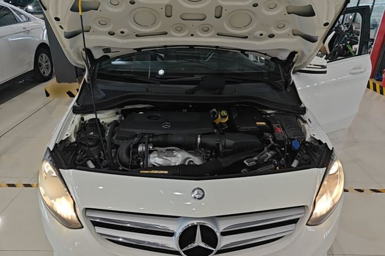 Used Mercedes-Benz B-Class 2015 B 200 Sport Edition Engine Bay