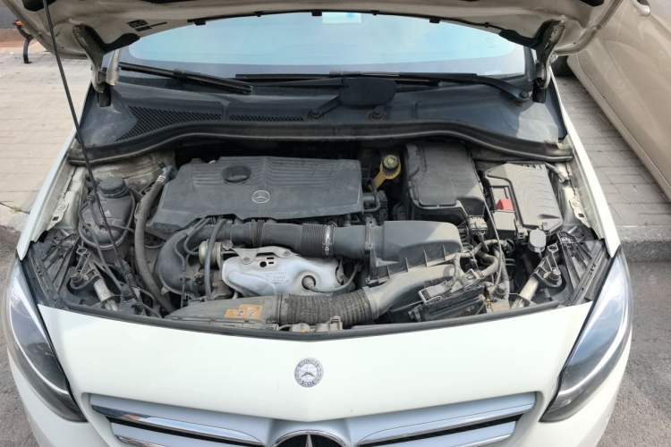 Used Mercedes-Benz B-Class 2015 B 200 Sport Edition Engine Bay