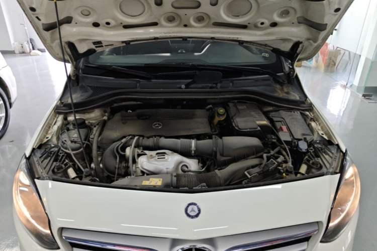 Used Mercedes-Benz B-Class 2015 B 200 Sport Edition Engine Bay