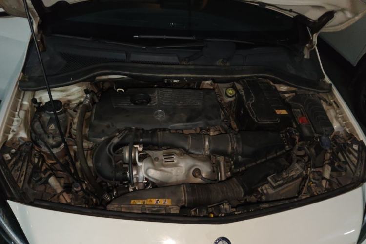 Used Mercedes-Benz B-Class 2015 B 200 Fashion Model Engine Bay