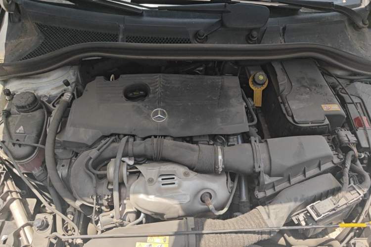 Used Mercedes-Benz B-Class 2015 B 200 Fashion Model Engine Bay